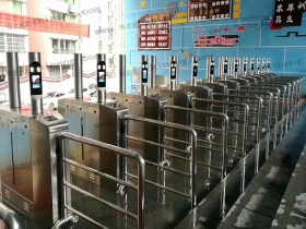 湖南某中學大門圓柱動態人臉識別案例